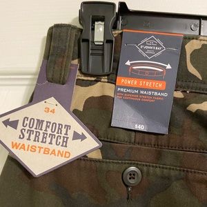 Mens St. John’s Bay Cargo Shorts. (New w/tags)